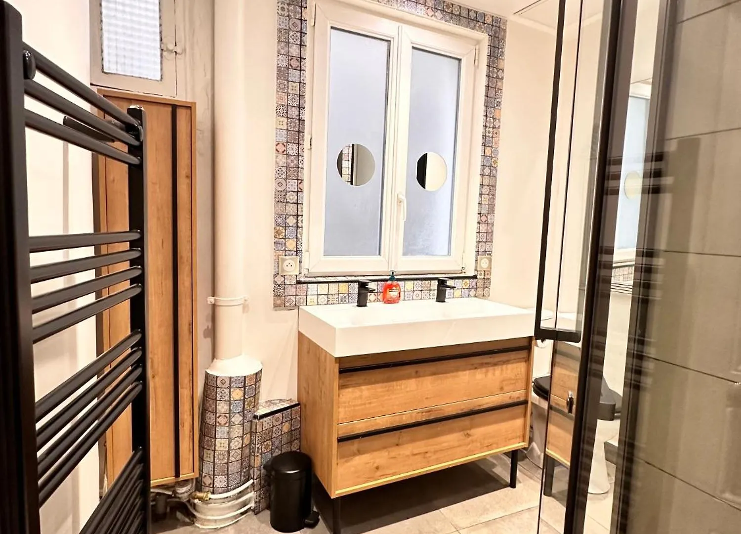 Apartment Charming 4-room Flat Near Eiffel Tower-8people-2 Bedrooms *