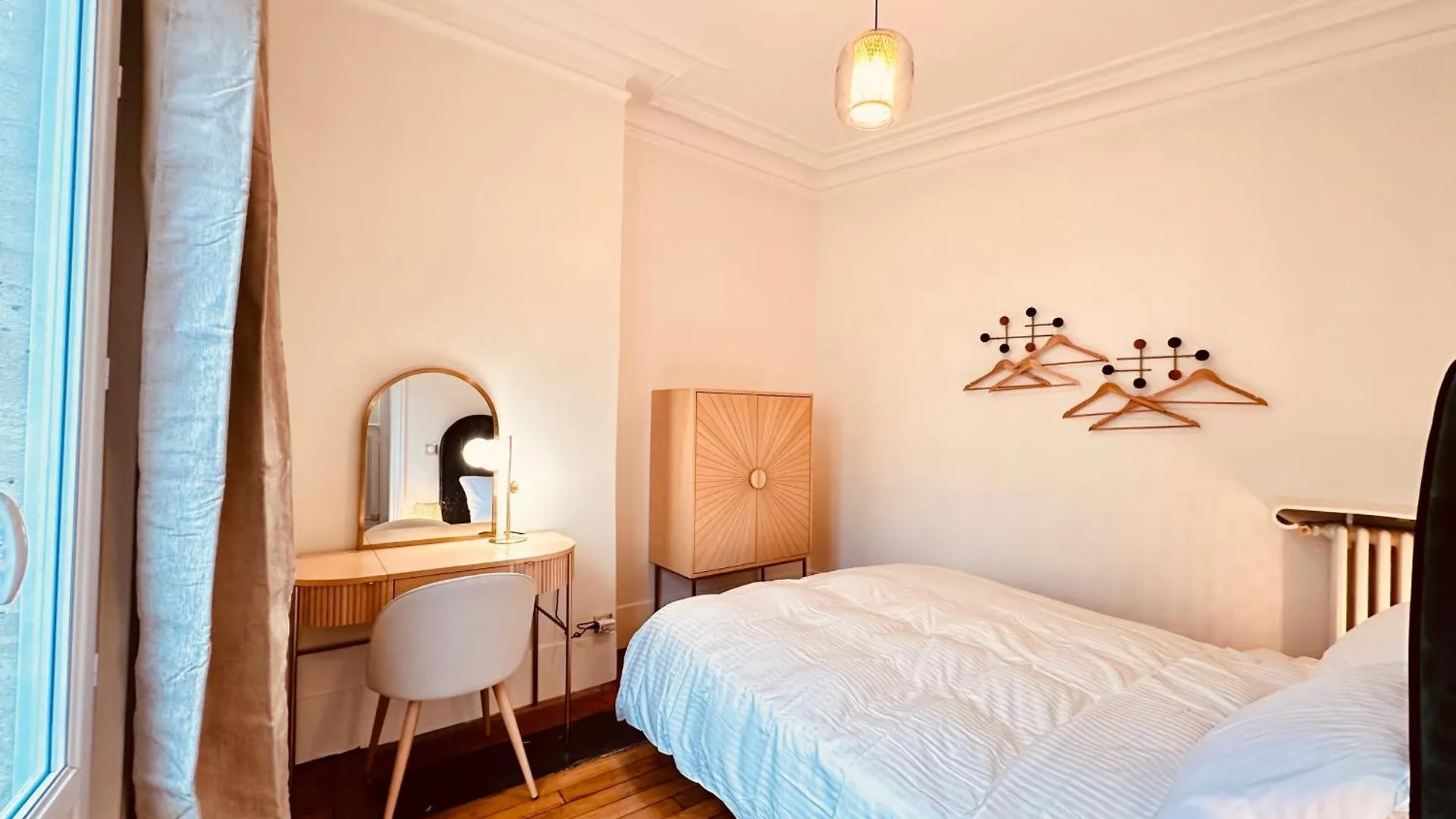 Apartment Charming 4-room Flat Near Eiffel Tower-8people-2 Bedrooms Paris
